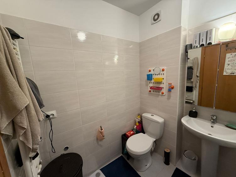 Apartament cu 3 camere si doua bai. Comision 0 - 8