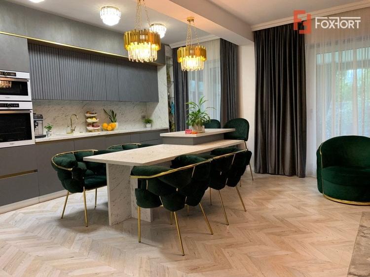 Duplex de vanzare cu 5 camere si 3 bai, zona Mehala - 1