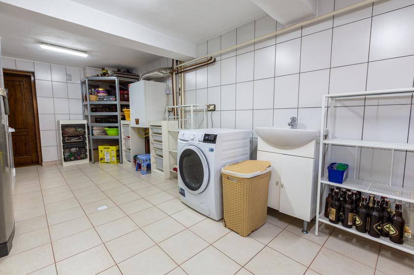 Vilă S+P+M, 2 fronturi stradale, ideală locuit/birouri/clinică, grădiniță, etc - 1