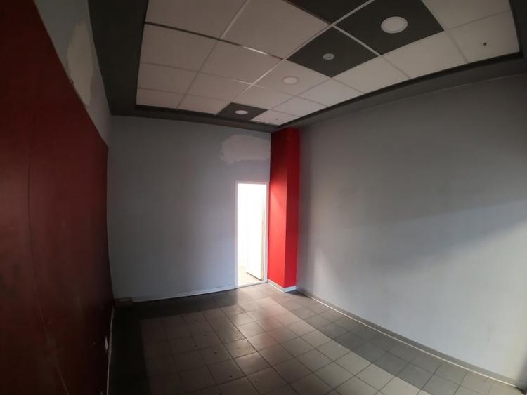 Spatiu Comercial Premium in Centru – Fatada din Sticla - 8