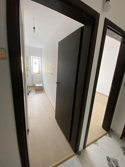 Vand garsoniera decomandata,parter scoala 11 - 4