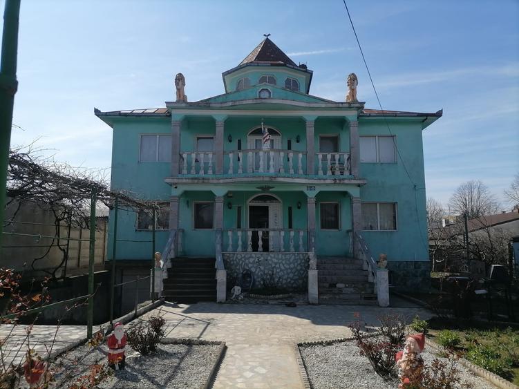 Vila S+P+1, cu teren mare, situata central in Eforie Sud, ideal pensiune. - 1