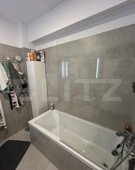 Apartament cu 3 camere, 68 mp, etaj intermediar, zona Tracto - 3