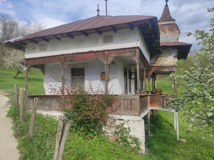 Vand casa batraneasca cu teren in apropiere de Pucioasa cu toate utillitatile - 6