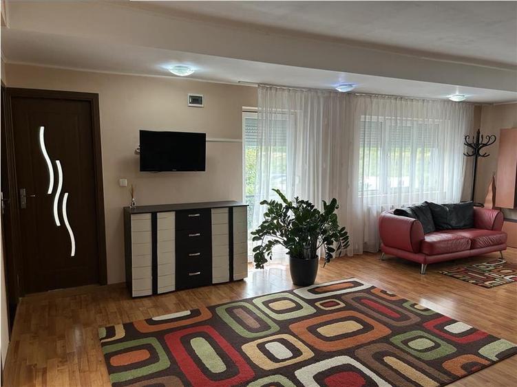 Inchiriez ap.3 camere in casa ,finisat modern, CT, parcare, Centru-str.Paris,neg - 1