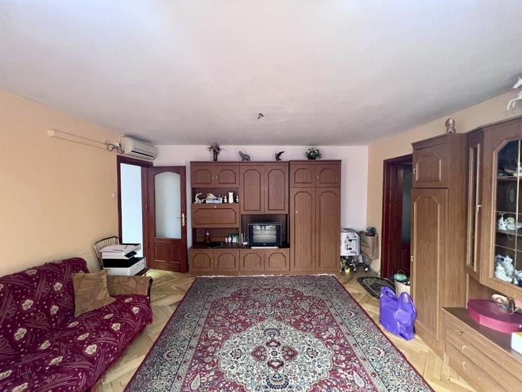 Apartament 3 camere, 78 mp utili + garaj si boxa, etaj 1 - Zona Modern - 2