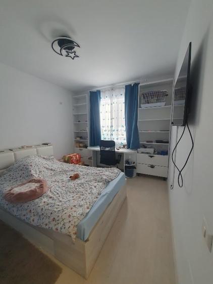 Vând apartament  cu curte - 16
