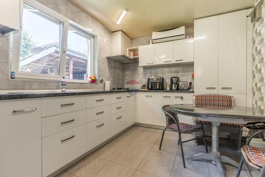 Casă cu 5 camere cu Teren 869 Mp în Bucium