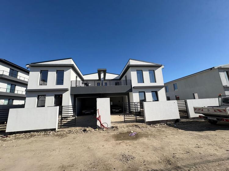 Duplex cu 4 camere cu Canalizare în Câmpineanca