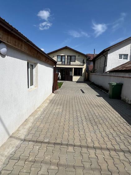 Casă cu 4 camere în Dudu