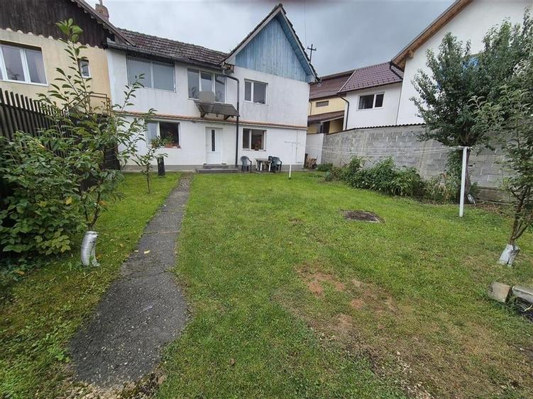 Casa individuala cu curte, 5 camere, cartier Noua - 1