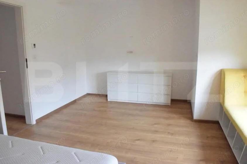 Apartament cu 5 camere, 3 bai, curte situat in vila, zona Tractorul - 7