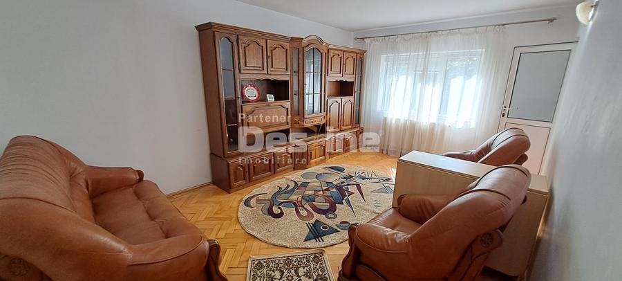 Apartament cu 3 camere decomandat, mobilat în Nicolina