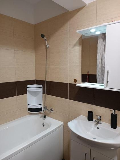 Apartament cu 2 camere decomandat, mobilat în Central