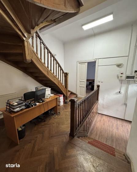 Casă cu 8 camere cu Teren 150 Mp în Cișmigiu