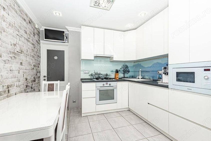Apartament cu 2 camere decomandat în Romană