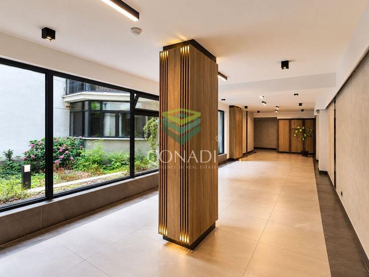 Apartament cu 3 camere decomandat, mobilat în Polonă