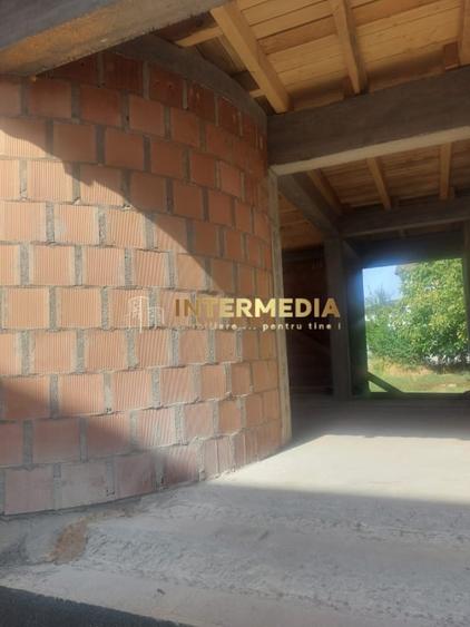 Casă individuală cu 4 camere cu Canalizare în Central