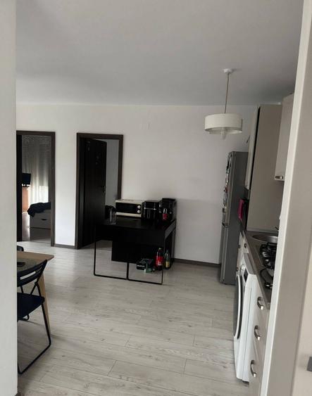 Apartament nou cu 3 camere situat la etajul 1, finisat modern, mobilat si utilat, cu garaj, zona E.G - 6
