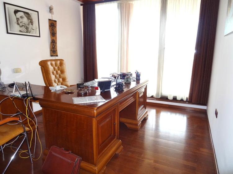 Casă individuală cu 5 camere cu Piscina în Palazu Mare