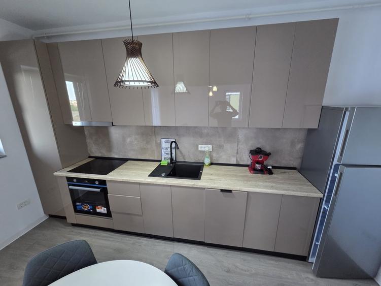 Apartament cu 2 camere semidecomandat, mobilat în Giroc