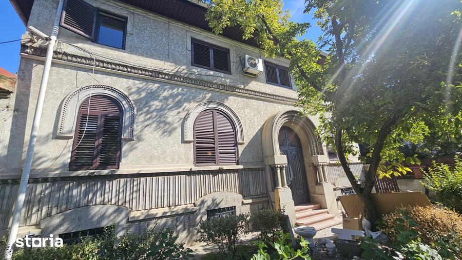 Casă cu 5 camere cu Teren 987 Mp în Moșilor