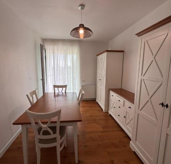 Apartament cu 4 camere decomandat, mobilat în Băneasa