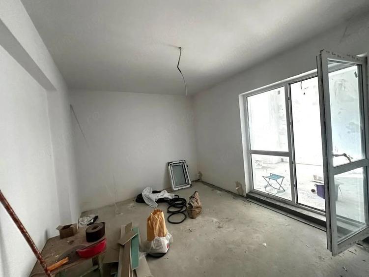 Apartament cu 5 camere decomandat în Dobroești