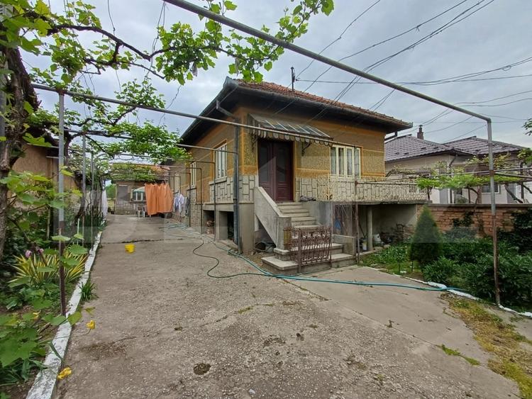 Casă individuală cu 4 camere cu Canalizare în Stănești