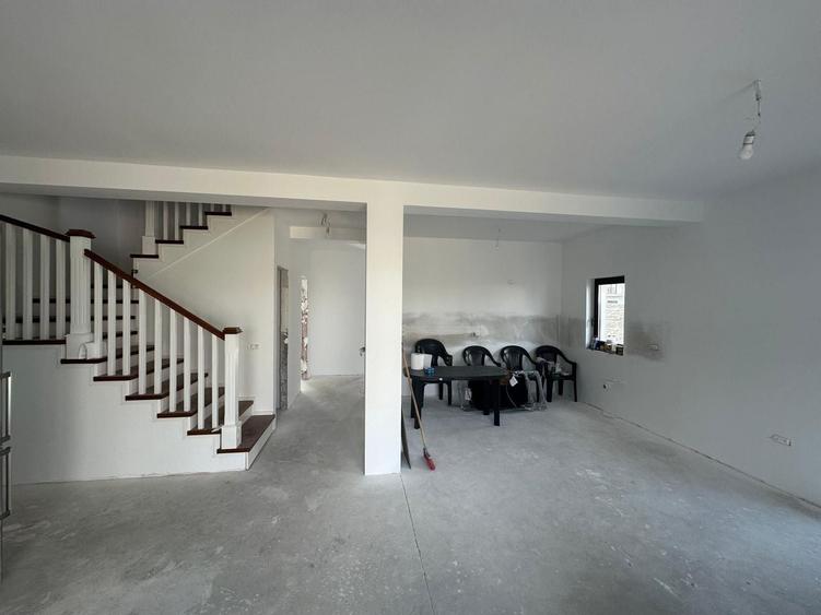 Duplex cu 4 camere cu Canalizare în Dumbrăvița