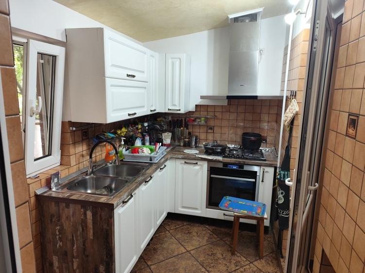 Casă cu 4 camere decomandat în Valea Adâncă