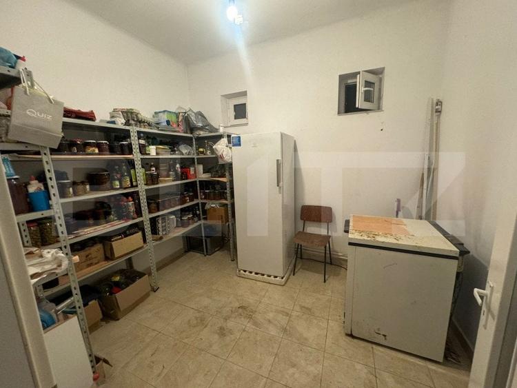 Casă individuală cu 12 camere cu Canalizare în Nufărul