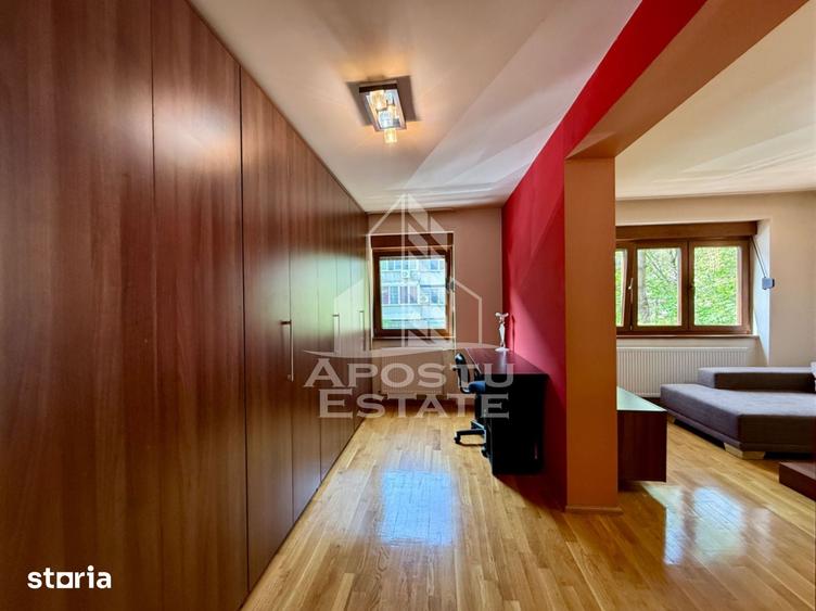 Apartament cu 4 camere decomandat, mobilat în Medicină