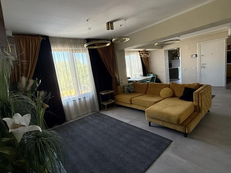Apartament cu 4 camere decomandat, mobilat în Central