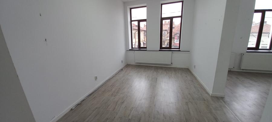 Apartament in Vila Calea Calarasi 132 etaj 1 + mansarda acces curte interioara - 1