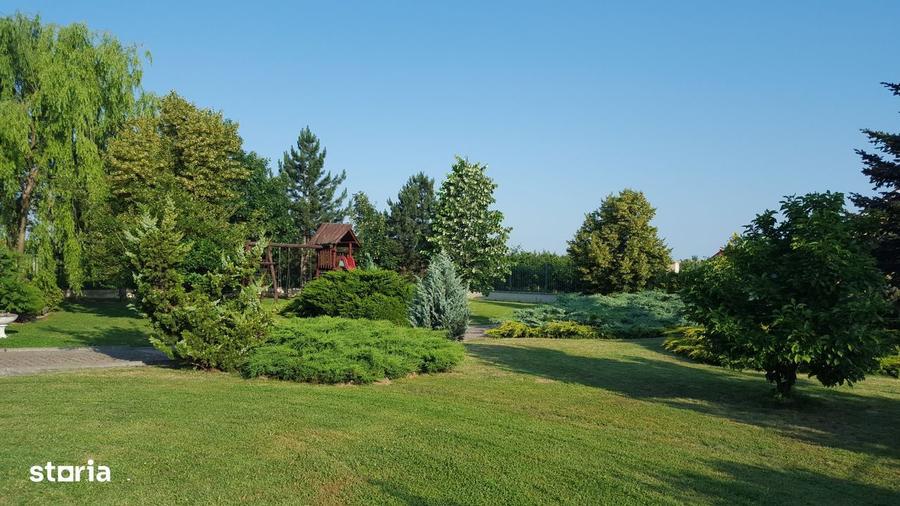 Teren 8000mp cu vila si parc recreational zona centrala Sanmartin - 1