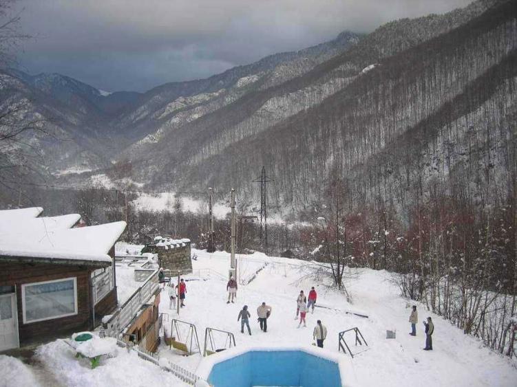 Afacere la cheie - Cabana Floare de stanca din muntii Retezat - 3