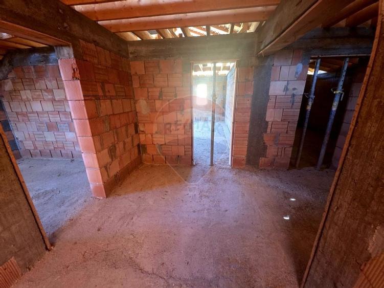 Casă / Vilă cu 5 camere de vânzare - 25