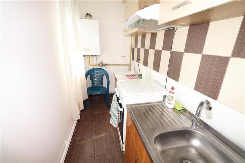 Garsoniera de vanzare in zona Penny Obor , etaj 3 (mansarda) - 5