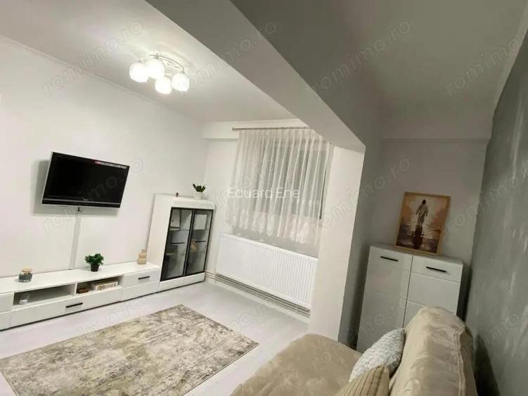 Inchiriez apartament 2 camere decomandat