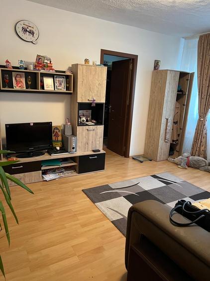Apartament cu 2 camere nedecomandat, mobilat în Mihai Bravu
