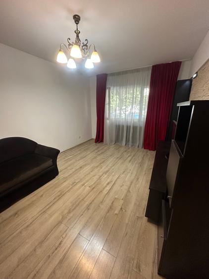 Apartament cu 3 camere decomandat în Drumul Taberei