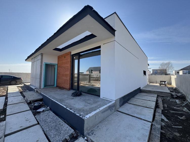 Vila Individuala in still INDUSTRIAL 500mp CURTE - 1