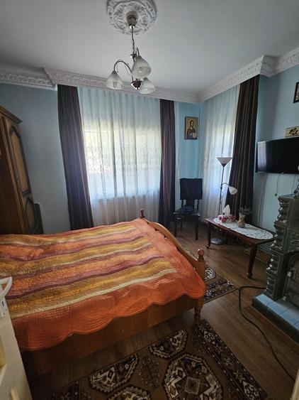 Casa 5 camere de vanzare langa biserica si parc - 2