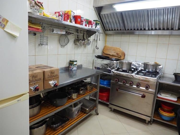 Propun spre vânzare un spațiu comercial excelent situat în zona Universitate - 10