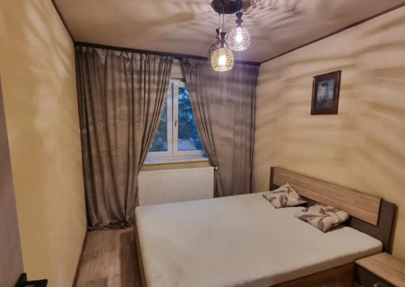 Apartament 2 camere semidecomandat, etaj 1 , zona Curtea de - 3