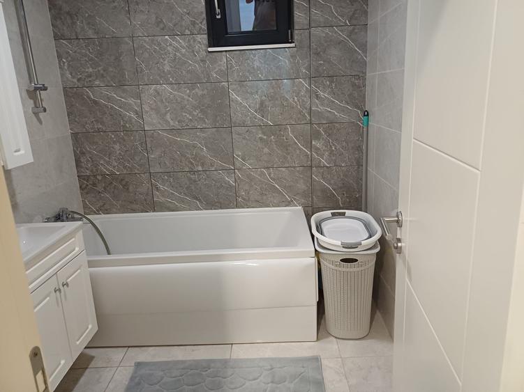 Apartament cu 2 camere decomandat în Carrefour