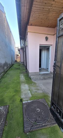 Casa renovata total in 2 studiouri separate cu curte - 12
