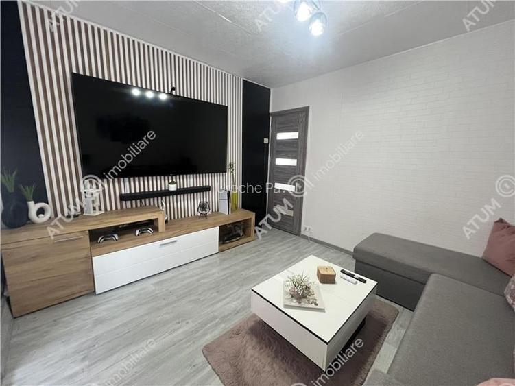 Apartament cu 3 camere decomandate si balcon etaj 2 zona Vasile Aron