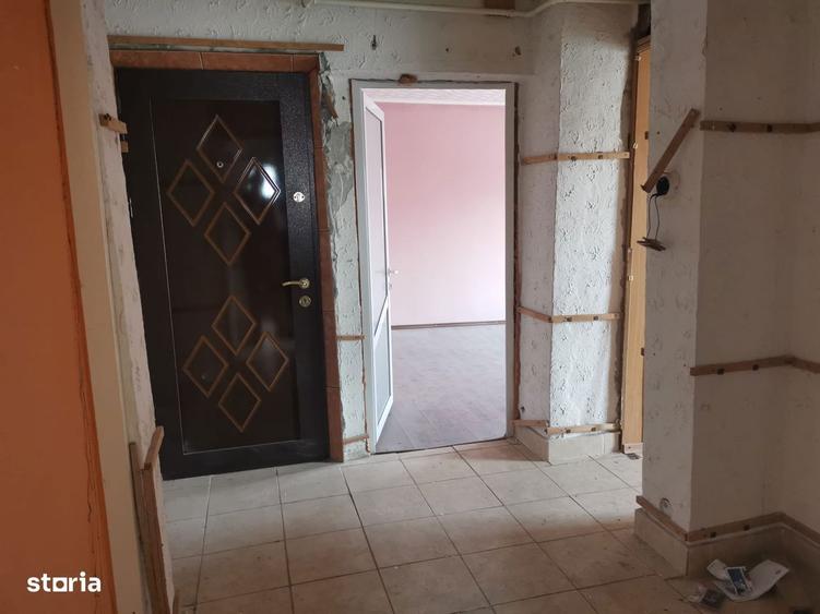 2 camere Topoloveni, etaj 4, finisaje clasice! - 8